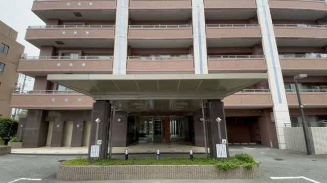 エバーライフリバーサイド飯塚弐番館のエントランス