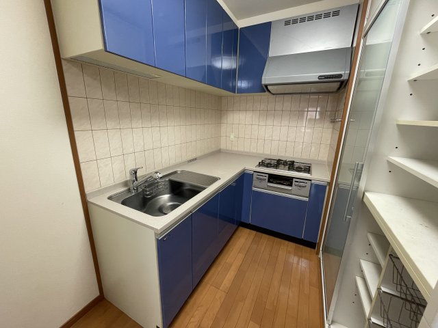 エバーライフリバーサイド飯塚弐番館のキッチン|綺麗にお使いのキッチン！L型システムキッチン