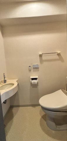 高松市茜町の中古マンションのトイレ