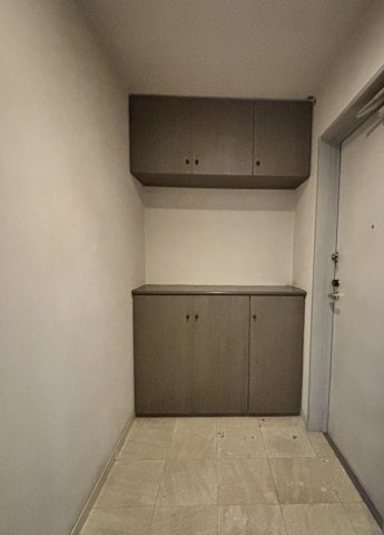 高松市茜町の中古マンションの玄関