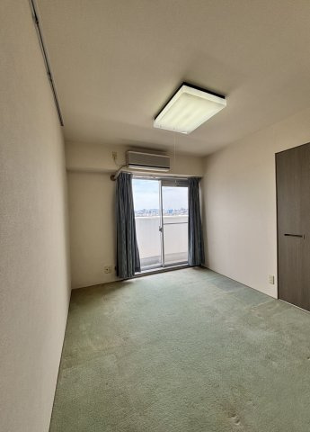 高松市茜町の中古マンションの洋室