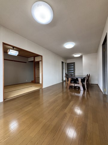高松市茜町の中古マンションの居間・リビング