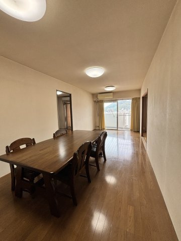 高松市茜町の中古マンションの居間・リビング
