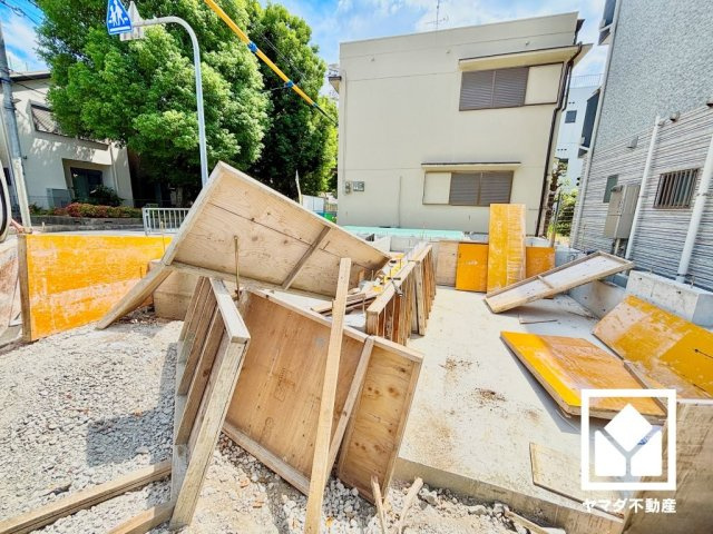 尼崎市長洲東通２期の前面道路含む現地写真|プライバシー・採光に配慮された広々18.9帖の2階リビングが魅力。家族全員がリラックスできる、ゆったりとした快適リビングで温かい団らんの時間を。