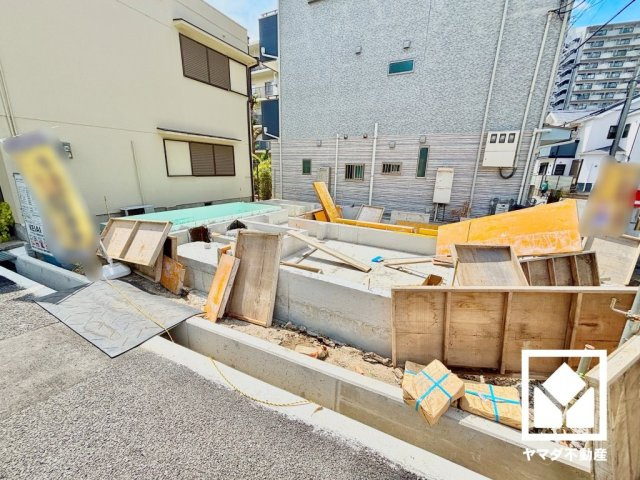 尼崎市長洲東通２期のその他|カウンターキッチンなので配膳や片付けがしやすく、お料理中もリビングにいるお子様の様子が見守りやすい設計です。
