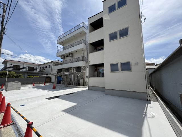 ジーメゾン岸和田上町の駐車場
