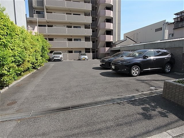 コンセール中道の駐車場|敷地内の駐車場を完備