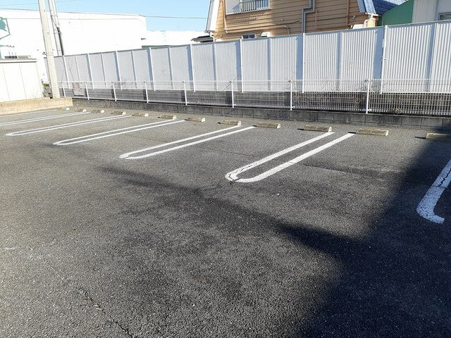 プロムナード壱番館の駐車場|駐車場があります