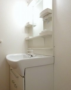 ラポールＢの洗面所|スペースが確保できる洗面所です
