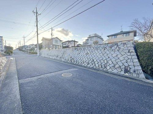 廿日市市阿品4丁目の前面道路含む現地写真|南西側道路も約6mの幅員がゆとりがあります♪