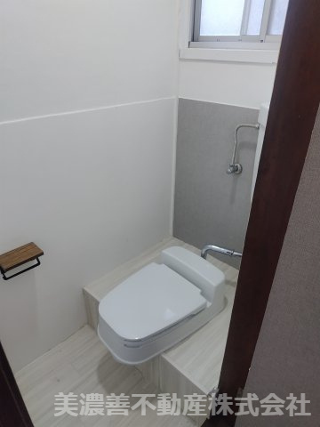 ６７２９６　岐阜市天池中古戸建てのトイレ