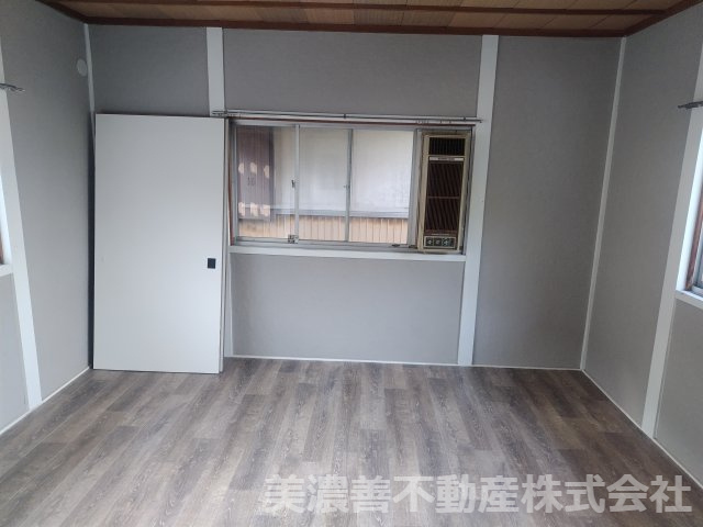 ６７２９６　岐阜市天池中古戸建ての洋室