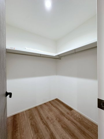 廿日市市阿品3丁目 No.2の収納|1階ファミリークローゼット☆
