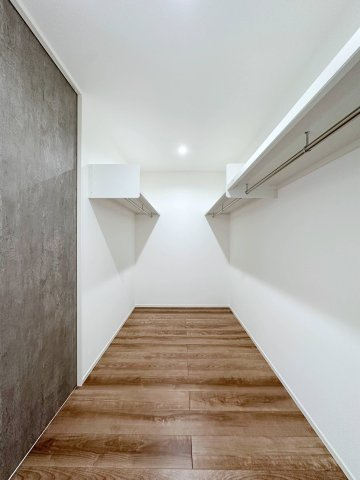 廿日市市阿品3丁目 No.2の収納|全居室収納☆
主寝室にはたくさん収納できる約4帖のウォークインクローゼット♪
