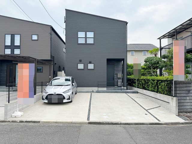 廿日市市阿品3丁目 No.2の駐車場|カースペースは並列3台駐車可能☆
広々とした駐車スペースは来客時も安心です♪