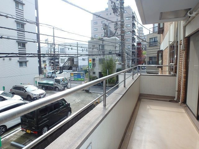 ウカジビルのバルコニー