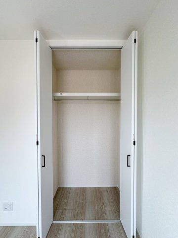 南区宇品御幸1丁目 No.Aの収納|全居室収納☆
3階4.4帖の主寝室のクローゼット☆