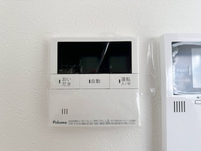 南区宇品御幸1丁目 No.Aの発電・温水設備|給湯器リモコン☆
キッチンからお湯の温度調整やお風呂の操作ができるのでとても便利です♪