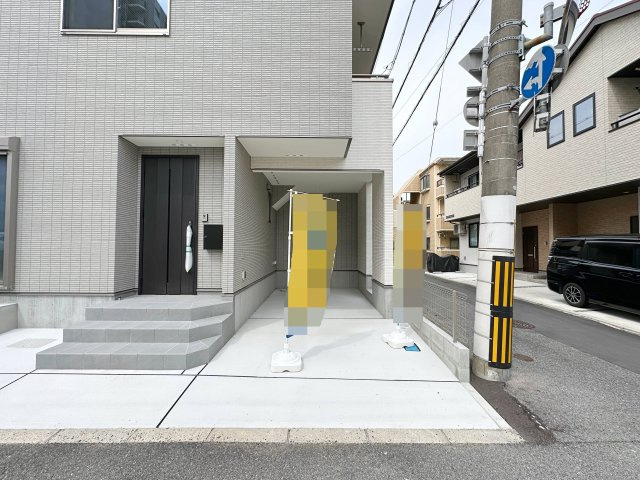 南区宇品御幸1丁目 No.Aの駐車場|車はビルドインガレージに1台駐車可能☆
広い駐車スペースは来客時も安心です♪