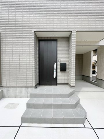 南区宇品御幸1丁目 No.Aの玄関|玄関ポーチ☆
屋根も付いており、雨が降っても濡れる心配はありません♪