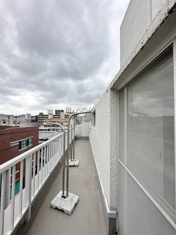ダイヤコーポ東雲のバルコニー|西側ルーフトップバルコニー
