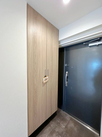 ディアメゾン観音本町リアーレ 301の収納|シューズボックス☆
大容量のシューズボックスの為、靴もたくさん収納が可能です♪
