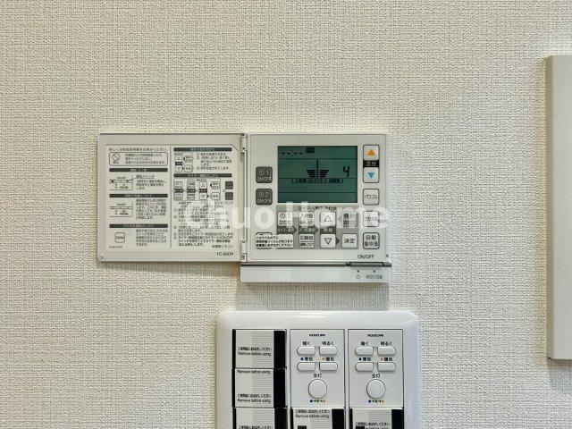 イニシア上野根岸の冷暖房・空調設備|【床暖房】冬は足元から暖めてくれる床暖房はエアコンとは違って埃が舞いませんので健康にも良さそうですね。