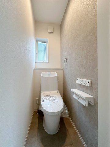 西区高須4丁目 No.2のトイレ|1階ウォシュレットトイレ☆
各階にウォシュレットトイレが付いています♪