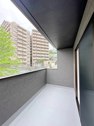 西区高須4丁目 No.1のバルコニー|屋根のあるインナーバルコニー☆
しっかりと屋根もあるので急な天気の変化も安心です♪