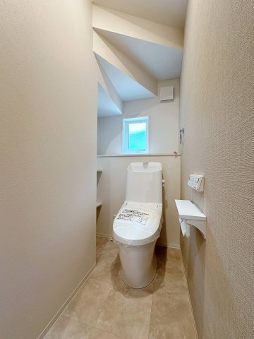 西区高須4丁目 No.1のトイレ|1階ウォシュレットトイレ☆
各階にウォシュレットトイレがついています♪
