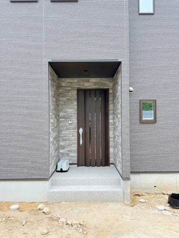西区高須4丁目 No.1の玄関|玄関ポーチ☆
屋根も付いており、雨が降っても濡れる心配はありません♪