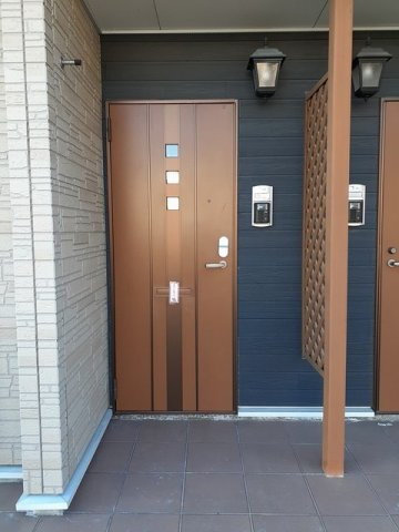 熊本市北区植木町岩野のアパートのエントランス