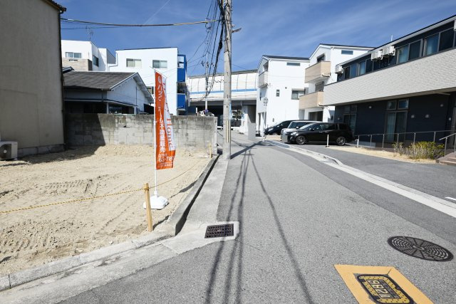 尼崎市南武庫之荘10丁目新築一戸建て│3SDLK+駐車1台可の前面道路含む現地写真|東側道路、幅員約5.5ｍ