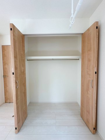 ●佐伯区美鈴が丘南4丁目の収納|全居室収納☆
10帖洋室南側のクローゼットです♪