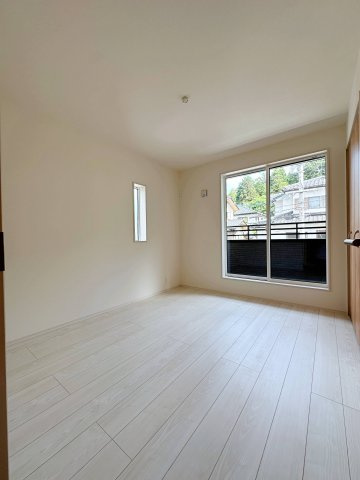 ●佐伯区美鈴が丘南4丁目の子供部屋|5.25帖の洋室☆