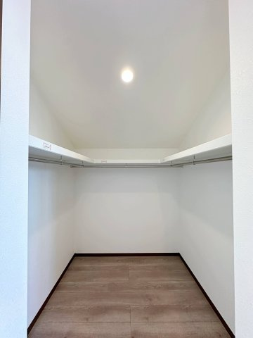 西区己斐上3丁目 No.1の収納|全居室収納☆
7帖の主寝室のウォークインクローゼットです♪
