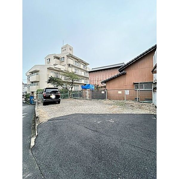 大林ビルの駐車場