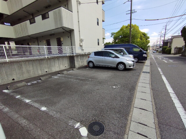 アビタシオン（洞町）の駐車場