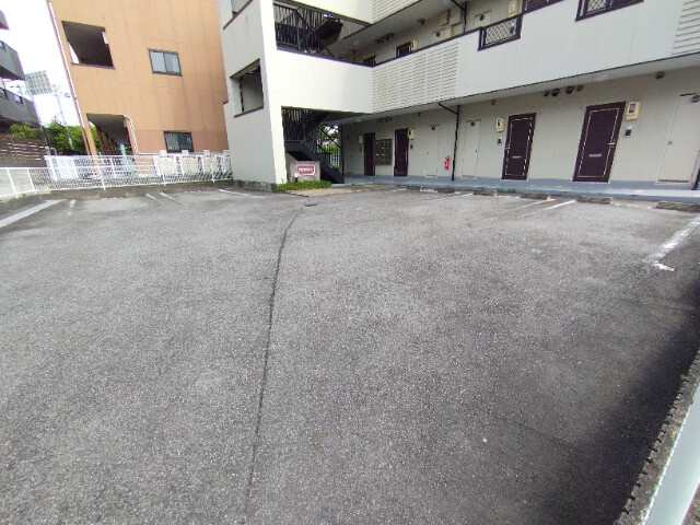 アビタシオン（洞町）の駐車場