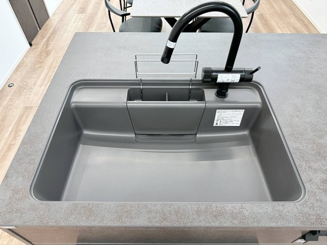 廿日市市対厳山3丁目 No.Bのキッチン|人造大理石の一体型シンク☆
