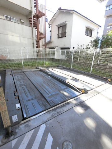 リエス千葉新宿の駐車場