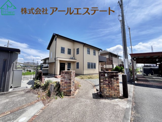 加古川市神野町石守　　中古戸建の前面道路含む現地写真