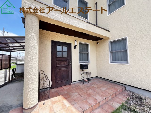 加古川市神野町石守　　中古戸建の玄関