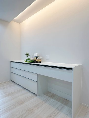 廿日市市対厳山3丁目 No.Aの収納|カップボード☆
大型のカップボードは収納力もあり便利です。また、備え付けの為、耐震性が高く地震の際にも倒れてくる心配はありません♪