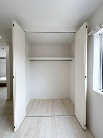 廿日市市対厳山3丁目 No.Aの収納|全居室収納☆
4.5帖洋室のクローゼットです♪