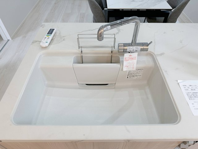 廿日市市対厳山3丁目 No.Aのキッチン|人造大理石の一体型シンク☆