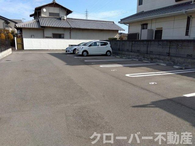 ミランダリゼやまのきたの駐車場