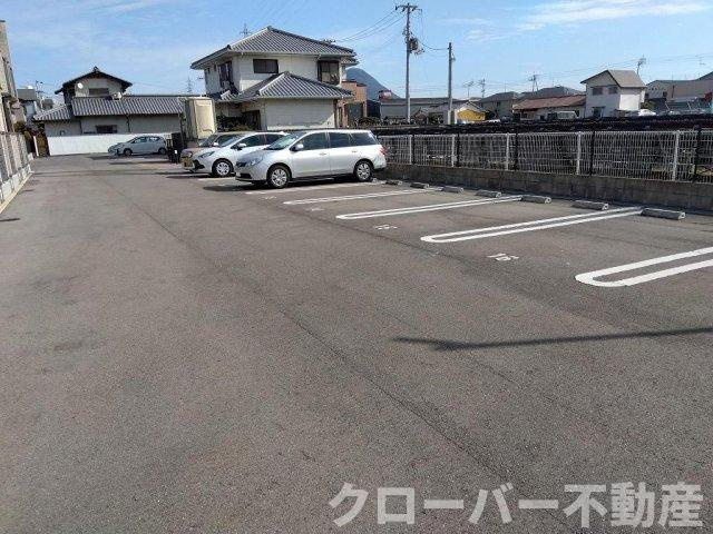 ミランダリゼやまのきたの駐車場