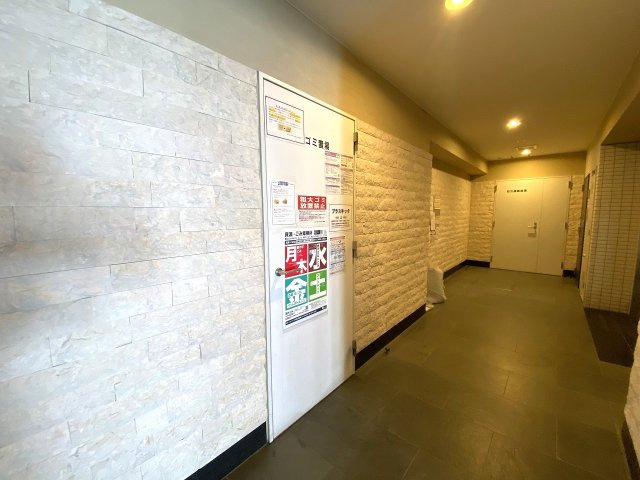 Ｌａｖｉｌｉｏ　錦糸町　Ｂｅｌｌｇｒａｄｅのその他共用部分|マンション敷地内に設けられた専用のゴミ捨て場です。しっかりと管理が行き届いており清潔感のある状態が保たれています。住民の皆様が気持ちよく快適にご利用いただける共用スペースとなっております。