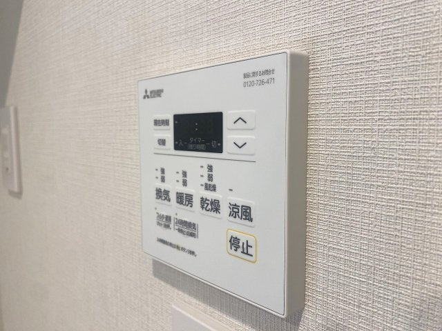 Ｌａｖｉｌｉｏ　錦糸町　Ｂｅｌｌｇｒａｄｅの冷暖房・空調設備|天候や時間を気にせず洗濯物を乾かせる浴室換気乾燥機です。雨の日の部屋干しはもちろん、冬場のヒートショック対策やカビ予防にも大活躍。日々の家事効率を大きく向上させてくれる嬉しい設備となっております。